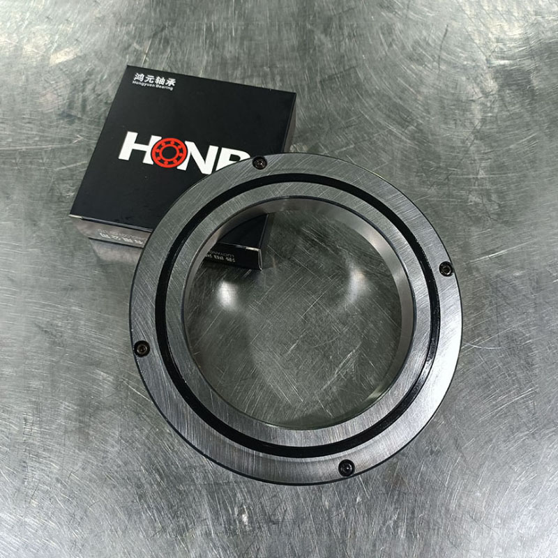 交叉滾子轉(zhuǎn)盤軸承與普通的轉(zhuǎn)盤軸承對(duì)比有哪些優(yōu)勢(shì)？